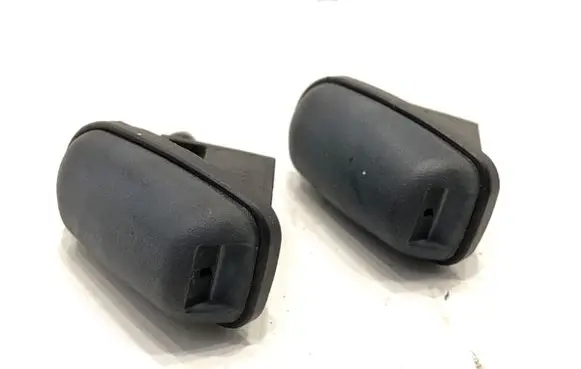 Ford Focus Windshield washer spray nozzle 