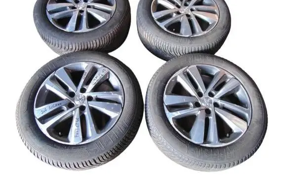 Peugeot Traveller R17 alloy rim 9810098577