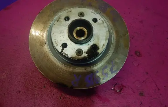 Renault Clio II Front wheel hub spindle knuckle
