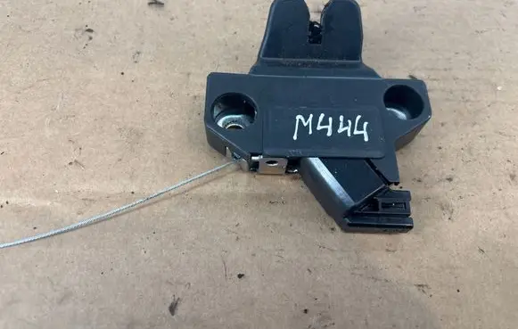 Toyota Avensis T270 Tailgate/trunk/boot lock/catch/latch 