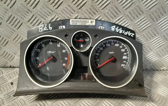 Opel Zafira B Speedometer (instrument cluster) 13225986