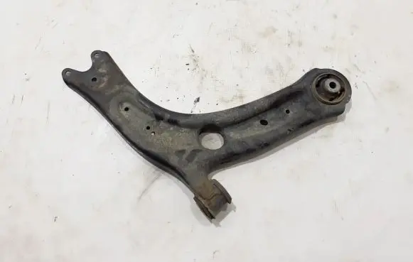 Volkswagen PASSAT B8 Front lower control arm/wishbone 3Q0407152E