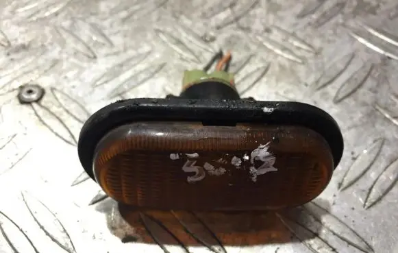 Renault Megane I Front fender indicator light