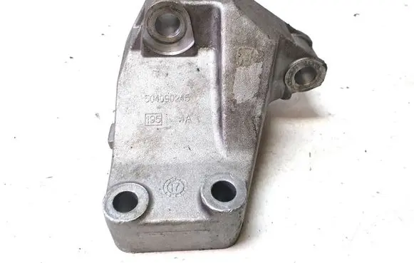 Engine mounting bracket