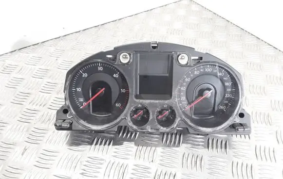 Volkswagen PASSAT B6 Speedometer (instrument cluster) 3C0920860H