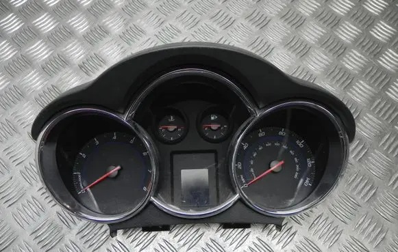 Chevrolet Cruze Speedometer (instrument cluster) 96853842 B1223