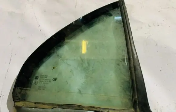 Opel Omega B1 Rear vent window glass 