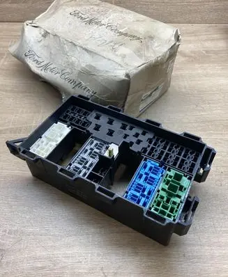 Ford Focus Fuse module 518261300 98AG14A067CE 1126245