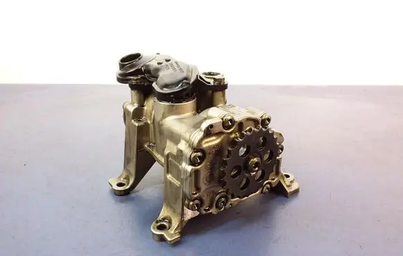 BMW 7 G11 G12 Oil pump 8570595