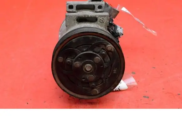 Renault Clio I Air conditioning (A/C) compressor (pump) 926004990R
