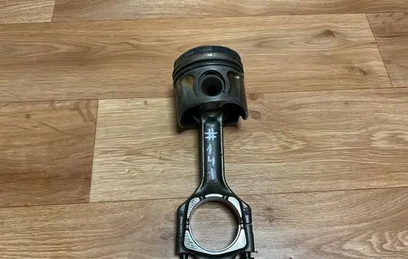 Opel Insignia A Piston with connecting rod 