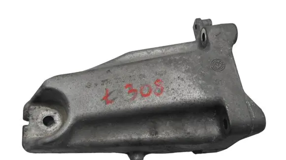 Mercedes-Benz GLC C253 Engine mounting bracket A2742232204