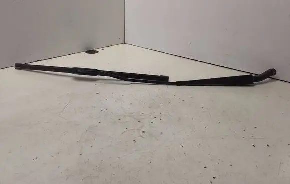Front wiper blade arm