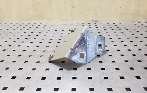 Fender mounting bracket