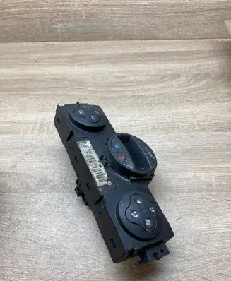 Renault Clio III Climate control unit 