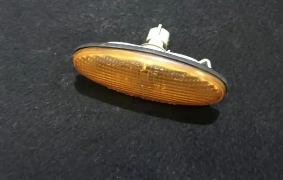 Mazda 626 Front fender indicator light 0464120 046-4120