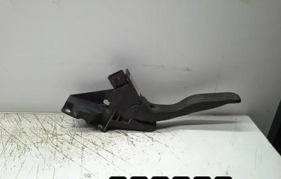 Ford Mondeo Mk III Accelerator throttle pedal 1S719F836AB
