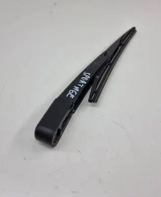 Rear wiper blade arm