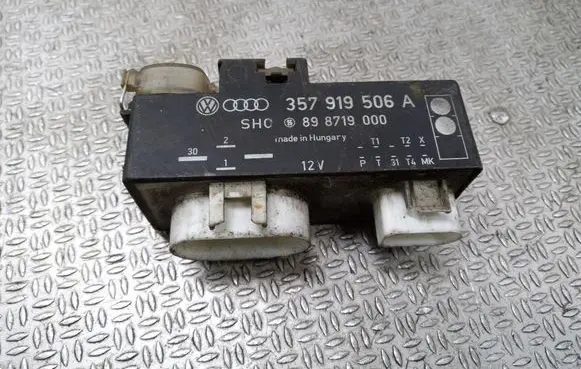 Volkswagen PASSAT B4 Coolant fan relay 357919506A