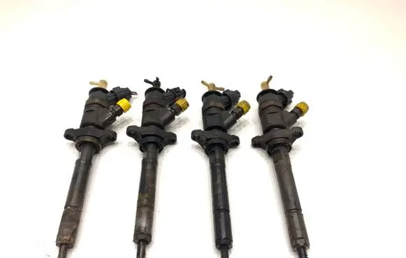 Peugeot 207 Fuel injectors set 0445110311