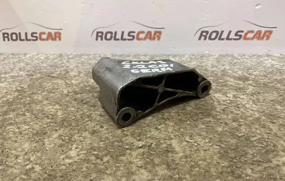 Mercedes-Benz C W203 Engine mounting bracket A6112340239