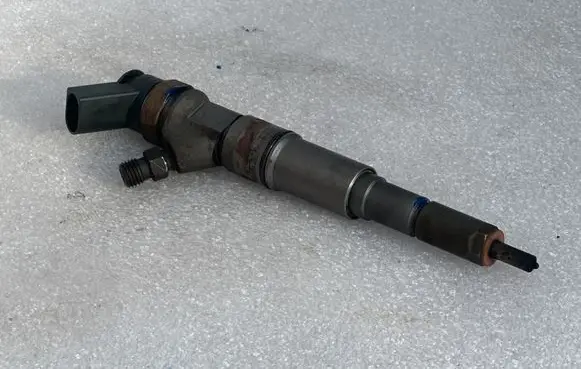 BMW 5 E60 E61 Fuel injector 7793836 0445110216