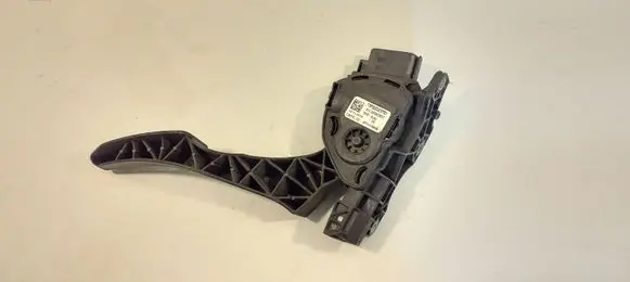 Volvo XC60 Accelerator throttle pedal 31329060