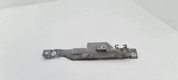 Volvo S90, V90 Fender mounting bracket
