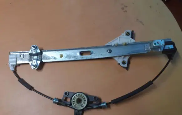 Mazda 2 Rear window lifting mechanism without motor PBTG30