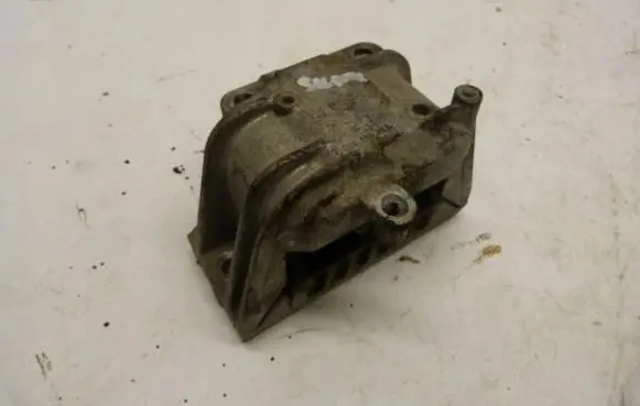 Volkswagen Golf VI Engine mount bracket 1K0199962