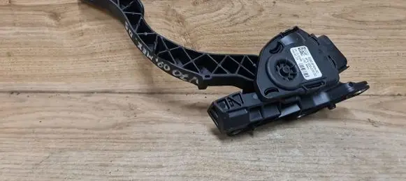 Volvo V70 Accelerator throttle pedal 6G929F836AD