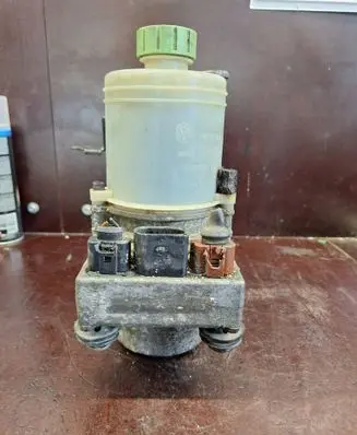 Seat Ibiza III (6L) Power steering pump 6Q0423371A