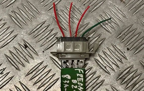 Land Rover Freelander Heater blower fan relay 