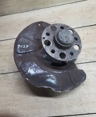 Mercedes-Benz E W212 Front wheel hub A2124201144