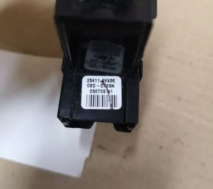 Nissan Primera Electric window control switch 25411AV600 C8DD705N