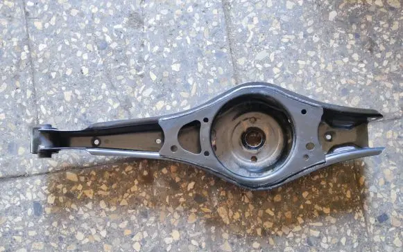 Volkswagen PASSAT B7 Rear upper control arm/wishbone 1572411 15724118000899 8000899
