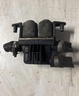 BMW 5 E39 Coolant heater control valve 8374995 1147412137