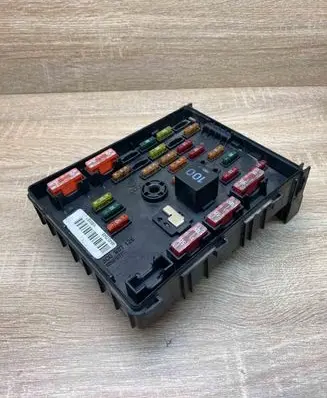Volkswagen PASSAT B6 Fuse module 3C0937125 63592777