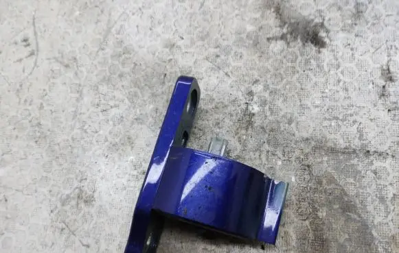 Mercedes-Benz C W205 Front door lower hinge 