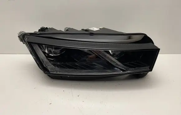 Skoda Octavia Mk4 Headlight/headlamp 5E4941016A LE18A6419 030111823400
