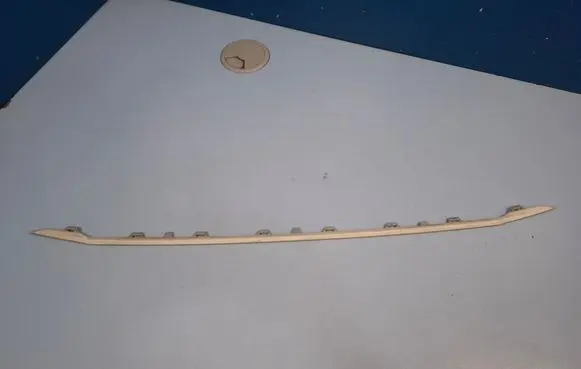 Front bumper splitter molding