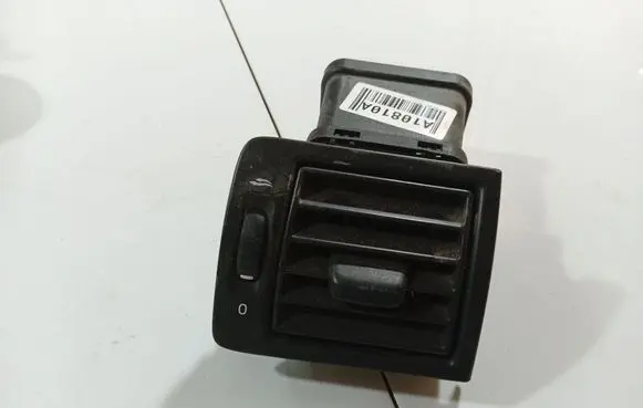 Volvo V50 Dash center air vent grill Y01128