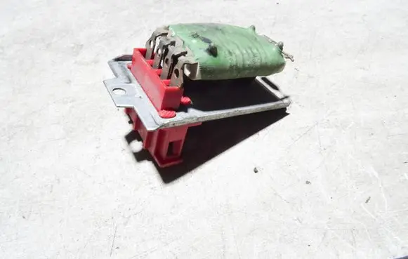 Volkswagen PASSAT B5 Coolant fan relay 8D0959263