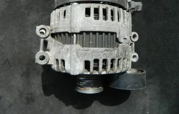 BMW 1 E81 E87 Generator/alternator 7550469