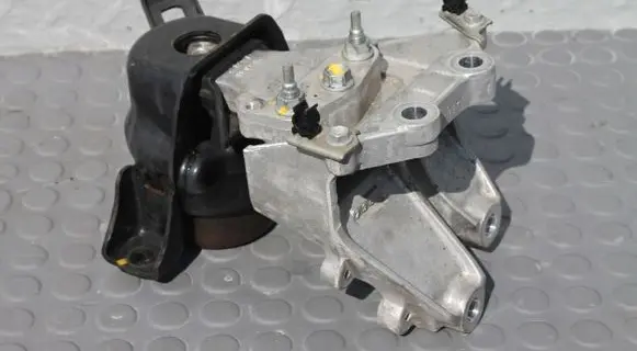 Suzuki SX4 S-Cross Gearbox mount