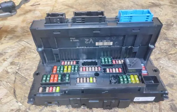 BMW 5 F10 F11 Fuse module 9210861