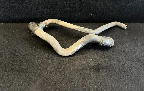 Volkswagen PASSAT B5.5 Engine coolant pipe/hose 4B0121049S