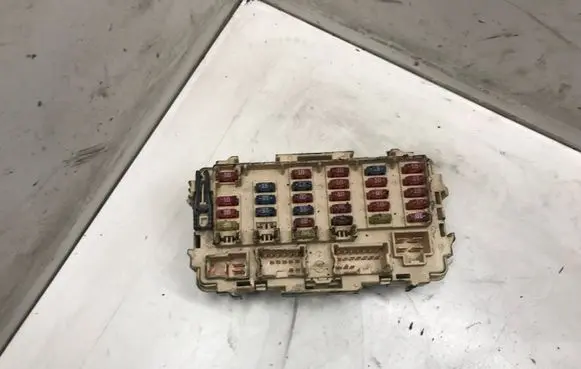 Nissan Primera Fuse module A0116