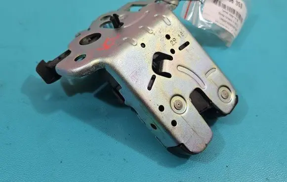 Skoda Octavia Mk3 (5E) Tailgate/trunk/boot lock/catch/latch 8R0827505A IMPRK1456353