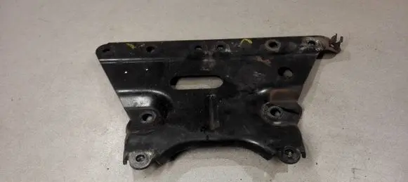 Engine mounting bracket